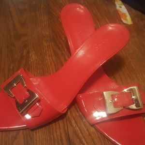 Red gucci sandals, low heel, size 10b